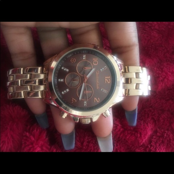 woman’s stainless steel watch - Picture 1 of 3